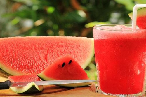 Thực phẩm giải nhiệt hút khách ngày nắng nóng
