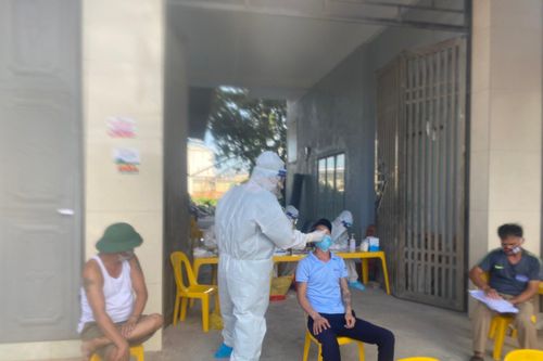 Bắc Giang: Dự kiến di chuyển toàn bộ 4.000 công nhân và người dân tại thôn Núi Hiểu để khử khuẩn làm sạch môi trường