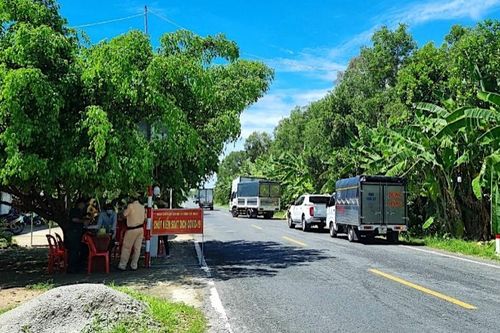 Đình chỉ, phê bình nghiêm khắc nhiều cán bộ lơ là chống dịch