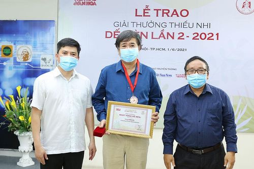 Trao giải thưởng thiếu nhi Dế Mèn dành cho văn học, mỹ thuật và điện ảnh