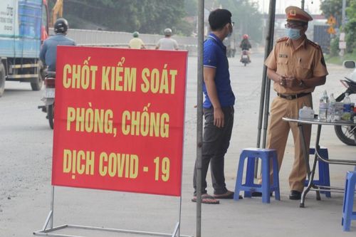 Đồng Nai: Phát hiện 2 xe khách chở vượt số người quy định trong mùa dịch Covid-19