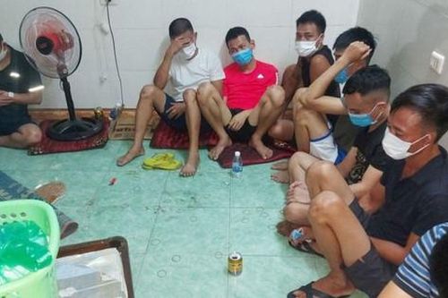 Một đại úy công an bị bắt tại sới bạc trong khách sạn