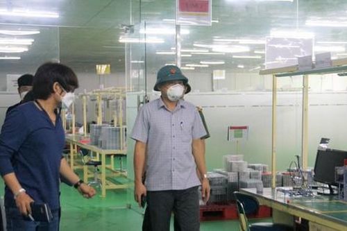 Nhà máy trong tâm dịch Bắc Giang 'chạy nước rút' đón công nhân đi làm