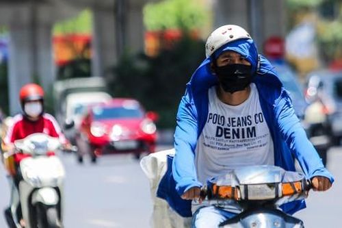 Người dân oằn mình mưu sinh dưới nắng nóng như 'rang'