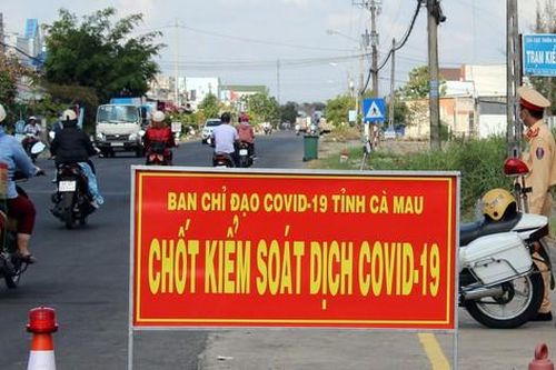 Cà Mau: Phê bình chủ tịch huyện, đình chỉ 2 cán bộ lơ là chống dịch