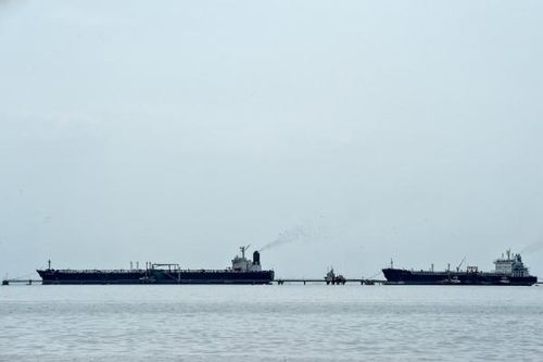 Chính quyền Biden gia hạn giấy phép của Chevron tại Venezuela