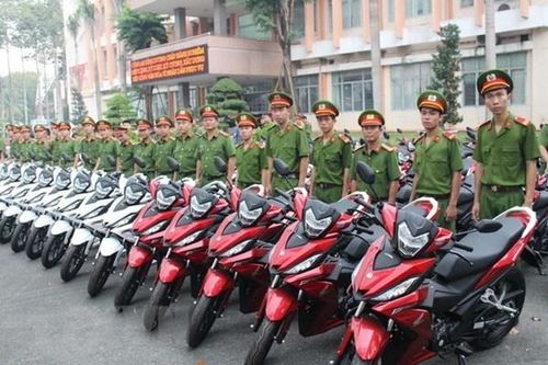 Trộm đột nhập lấy 2 xe máy chuyên dụng trong trụ sở công an