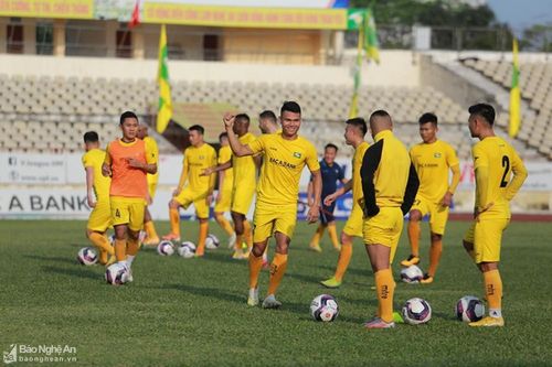 Nhà tài trợ 'chơi lớn', cầu thủ SLNA được tăng lương gấp đôi