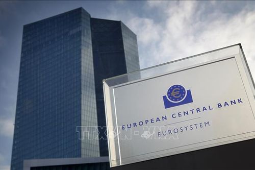 Lạm phát ở Eurozone lần đầu tiên đạt ngưỡng mục tiêu trong 3 năm qua