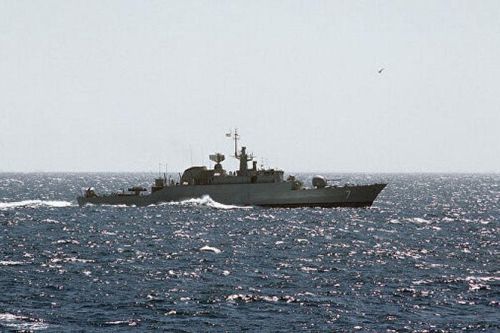 Tàu chiến Iran lại bị tấn công