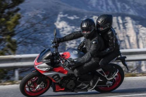 Naked sport bike Aprilia Tuono 660 2021 ra mắt, giá 420 triệu đồng