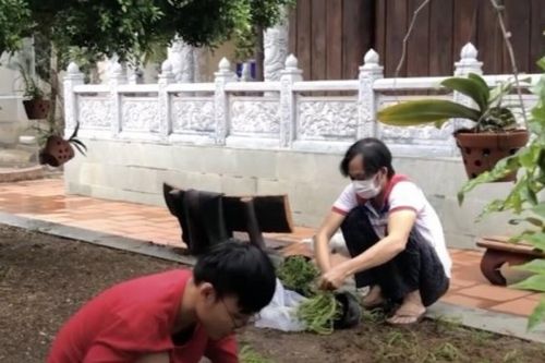 Hoài Linh xuất hiện với dáng vẻ gầy gò giữa lúc vướng ồn ào từ thiện