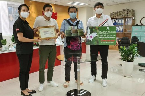 MC Quyền Linh khiến khán giả nể phục khi tiếp tục ủng hộ 2,2 tỷ cho quỹ vắc xin