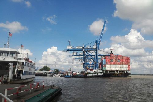 Doanh nghiệp xuất khẩu 'gồng mình' chống chọi với làn sóng tăng giá