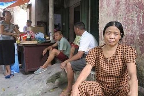 Nắng nóng 'bủa vây' xóm chạy thận