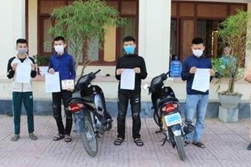 Dùng khẩu trang bịt biển số tụ tập đua xe