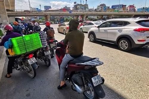 Hà Nội ngột ngạt trong cái nóng 40 độ