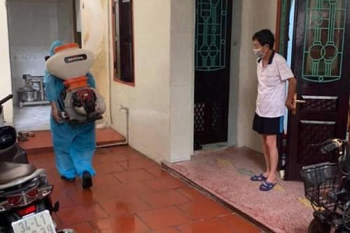 Mua bán bánh cuốn tại khu phong tỏa, hai phụ nữ bị cách ly tại nhà 14 ngày