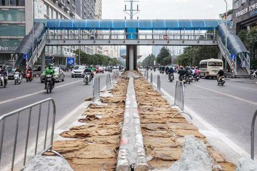 Thử nghiệm đóng nút giao Tố Hữu - Lê Văn Lương phục vụ thi công hầm chui Vành đai 3