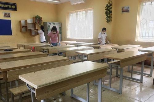 Thi vào lớp 10 tại Hà Nội: Không sử dụng điều hòa, phụ huynh không tập trung ở cổng trường