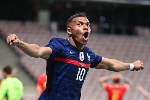 Mbappe tỏa sáng giúp tuyển Pháp nhấn chìm xứ Wales