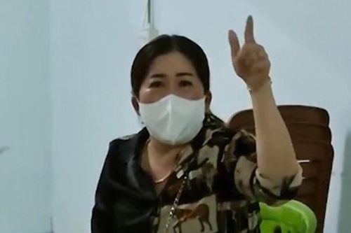 Chủ quán nhậu lớn tiếng với cảnh sát khi bị lập biên bản