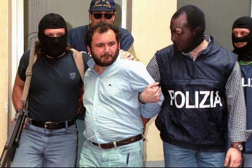Mafia xin lỗi và ra tù, dân Italy phẫn nộ