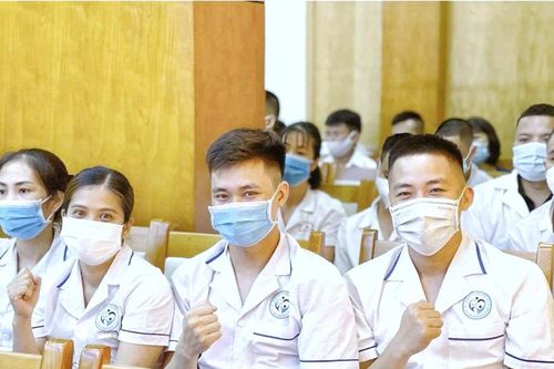 Đoàn y, bác sỹ Phú Thọ lên đường 'chia lửa' với Bắc Giang chống dịch