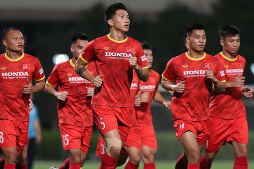 Bóng đá Việt Nam hôm nay: Văn Hậu bị mỏi cơ. Thái Lan đấu Indonesia (23h45)