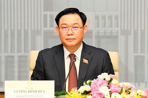 Chủ tịch Quốc hội Vương Đình Huệ hội đàm trực tuyến với Chủ tịch Quốc hội Campuchia