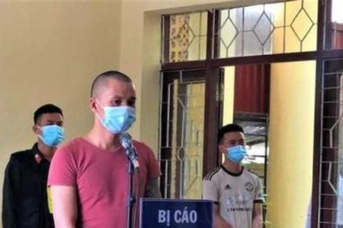 Lĩnh 30 tháng tù vì đánh người ở chốt kiểm dịch