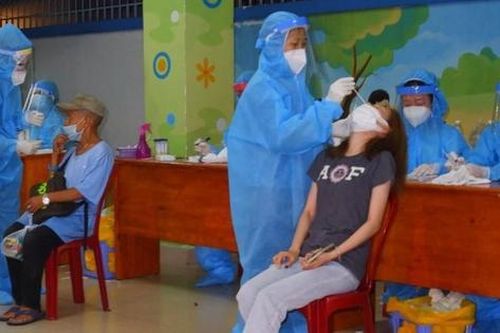 Khẩn cấp lấy mẫu xét nghiệm toàn bộ người dân một phường ở TPHCM
