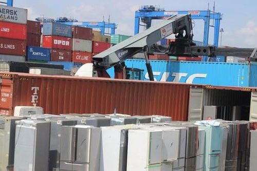 Bắt tạm giam một cán bộ công an chống buôn lậu cầm đầu đường dây buôn lậu