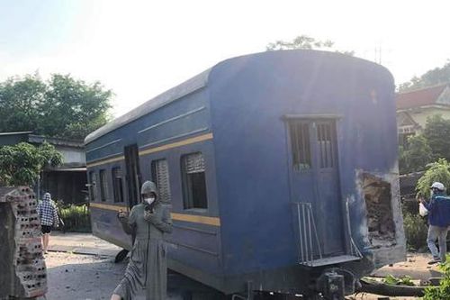 Sáu toa tàu bị đứt trôi ngược trên đường ray ở Quảng Ninh, 1 bé trai thương nặng