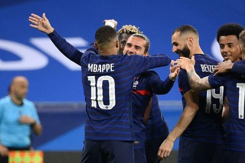 Benzema hỏng phạt đền, Pháp vẫn dễ dàng đè bẹp xứ Wales