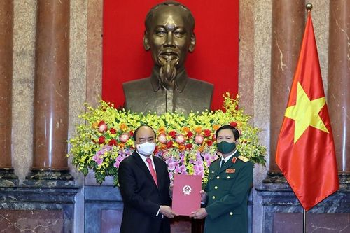 Chủ tịch nước trao Quyết định bổ nhiệm Tổng Tham mưu trưởng QĐND