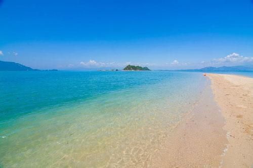 Chiêm ngưỡng vẻ bình yên, thơ mộng của con đường biển 'độc nhất vô nhị' ở Việt Nam
