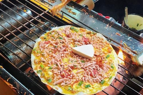 Món bánh nào được mệnh danh 'pizza của Việt Nam'?