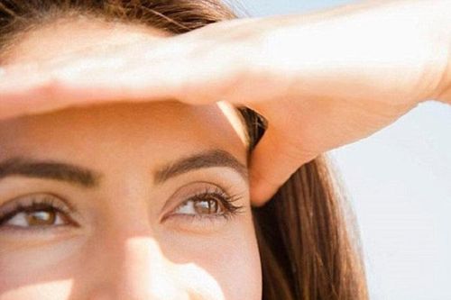 Thói quen gây hại cho mắt bạn cần bỏ ngay