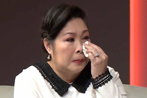 NSND Hồng Vân 'cúi đầu nhận lỗi' với khán giả sau bài đăng quảng cáo kém chất lượng