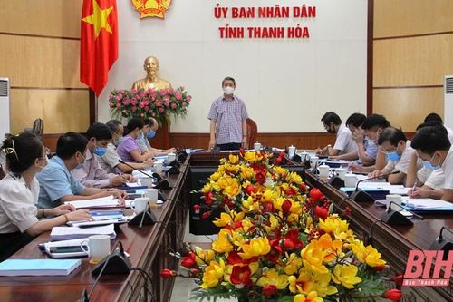 Phó Chủ tịch UBND tỉnh Lê Đức Giang nghe báo cáo Đề án sắp xếp, ổn định dân cư khu vực có nguy cơ cao lũ ống, lũ quét