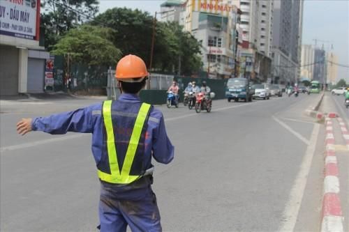 Hà Nội đóng nút giao Tố Hữu - Lê Văn Lương để thi công hầm chui: Người dân di chuyển như thế nào?