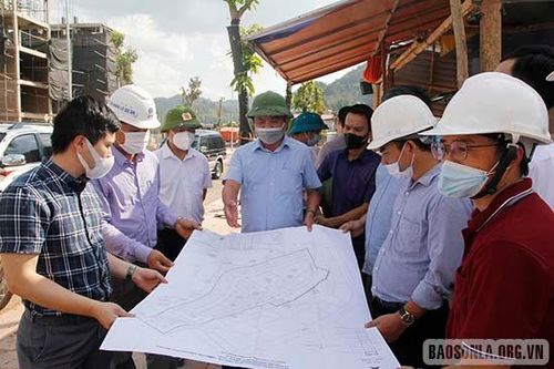 Đồng chí Phó Chủ tịch UBND tỉnh kiểm tra các dự án trên địa bàn Thành phố