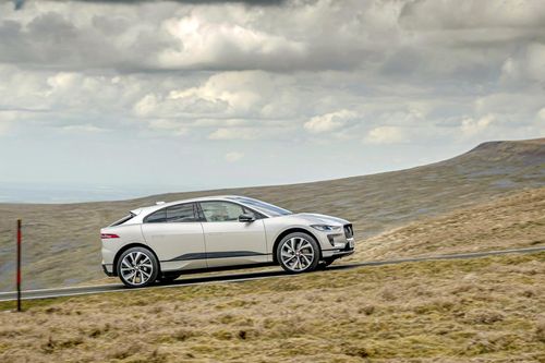Xe điện Jaguar I-PACE hoàn thành thử thách 'Everesting'
