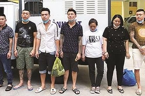 Vô cớ khống chế, đánh đập, đe dọa 14 người