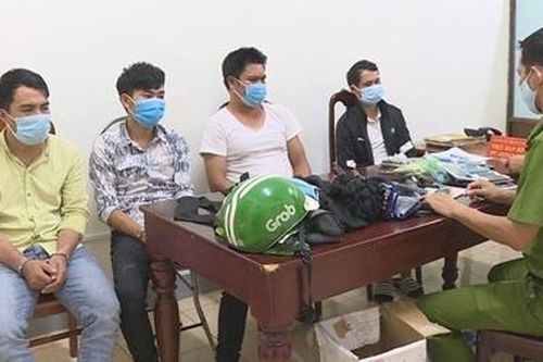 Nhóm 'đạo chích' giả Grab, ném xe máy xuống sông phi tang