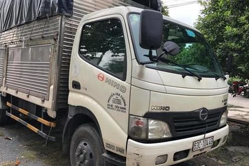 Bắt vụ đổ hàng chục ngàn lít chất thải công nghiệp độc hại xuống cống