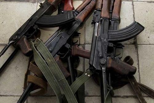 2 thiếu niên Mỹ dùng AK-47 đấu súng với cảnh sát