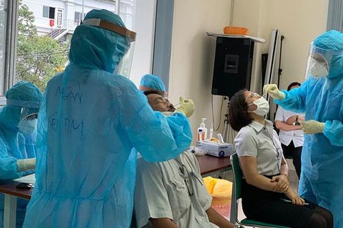 Thành phố Hồ Chí Minh có thêm 18 ca nghi nhiễm, sẽ xét nghiệm 280.000 công nhân