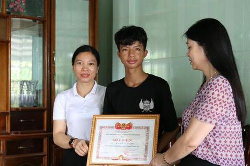 Nam sinh lớp 10 cứu 2 bạn nhỏ khỏi chết đuối